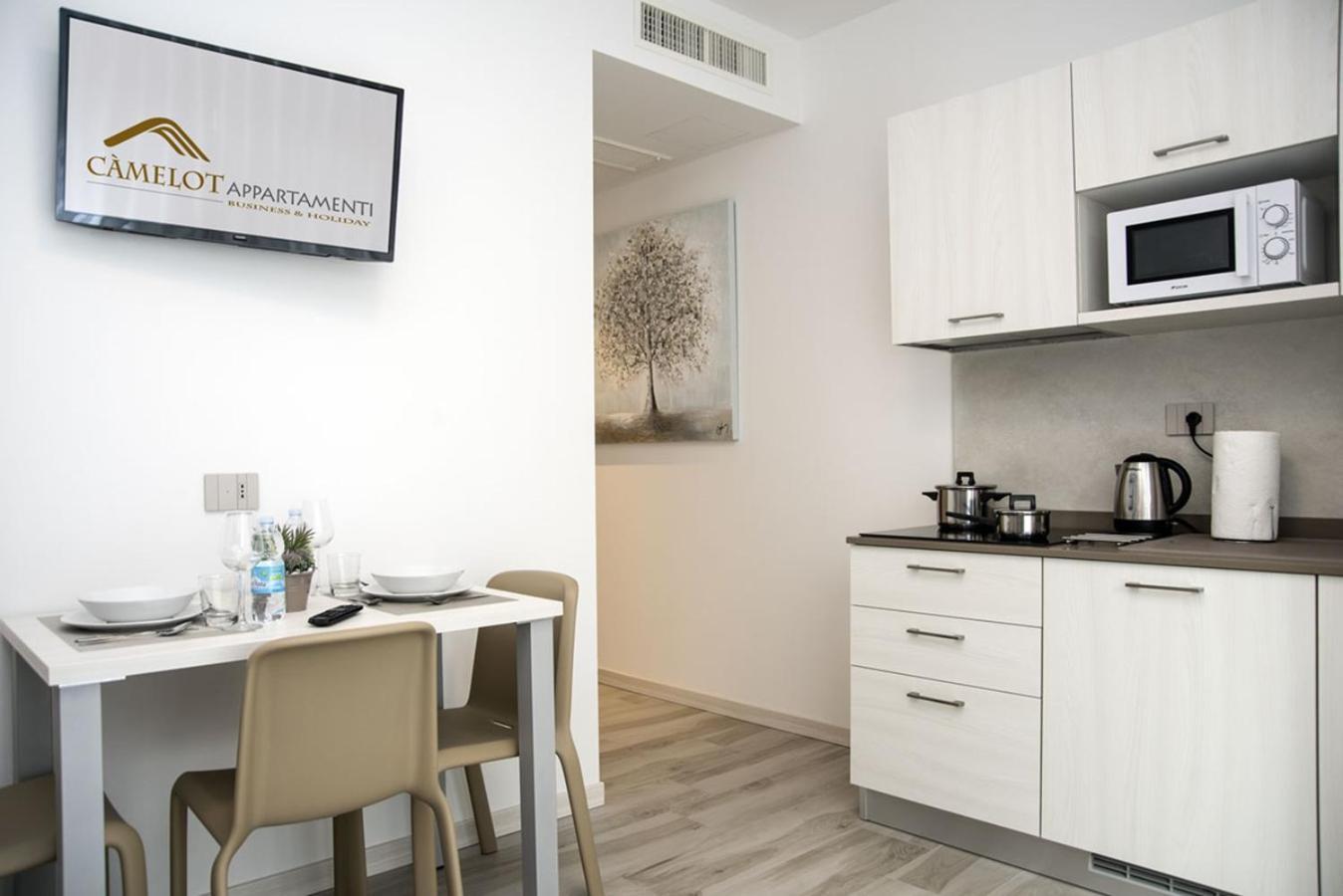 Camelot Appartamenti - Business E Holiday 산 마르티노 부온 알베르고 외부 사진